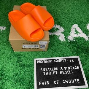 Yeezy Slides ‘Enflame Orange’